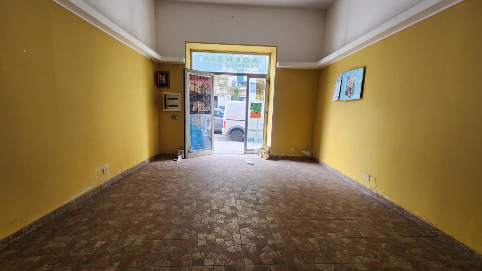 Locale commerciale in Vendita a Palermo Tukory