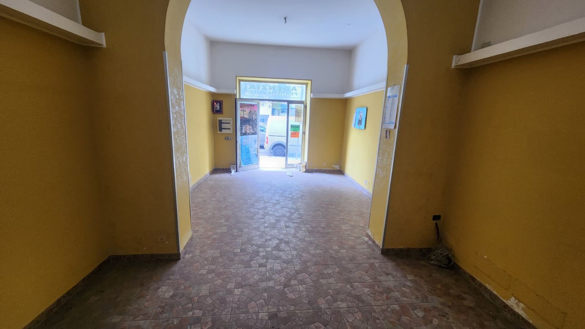 Locale commerciale in Vendita a Palermo Tukory