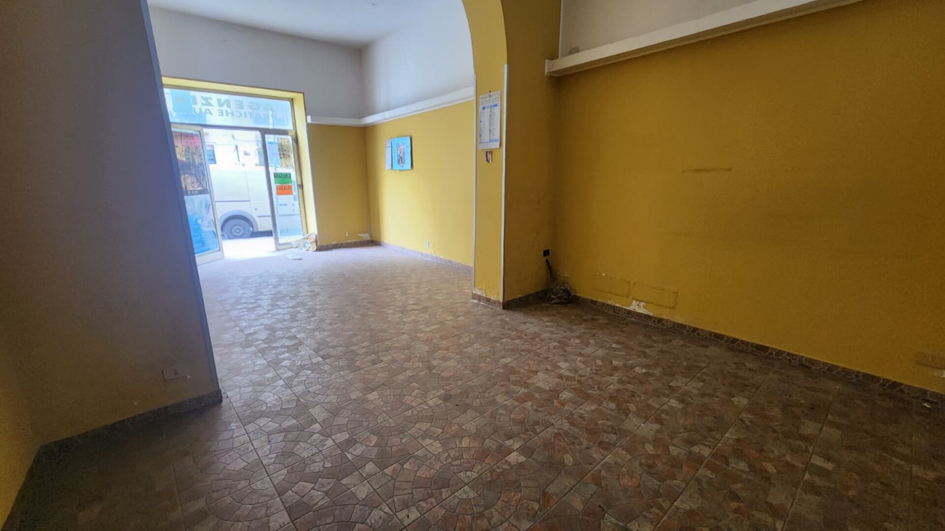 Locale commerciale in Vendita a Palermo Tukory