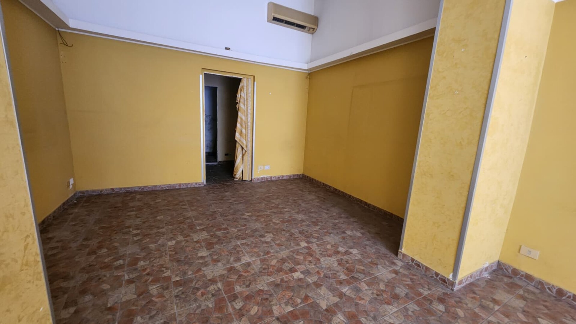 Locale commerciale in Vendita a Palermo Tukory