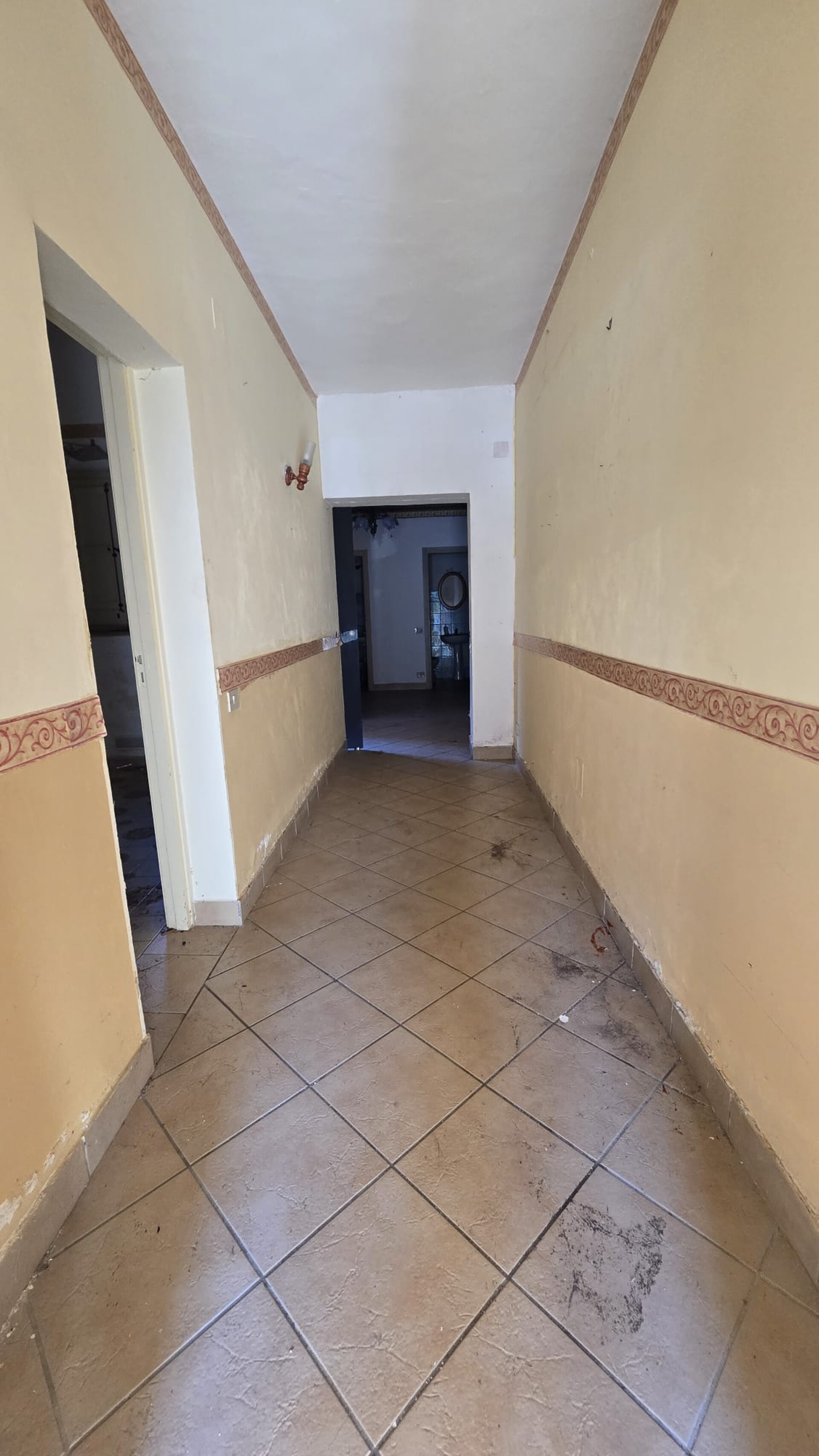 Appartamento in Vendita a Palermo Piazza Niscemi