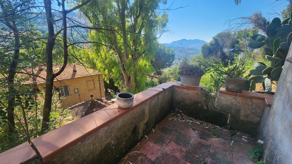 Casale in Vendita a Belmonte Mezzagno Gibilrossa (Palermo)