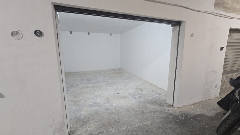Garage singolo in Vendita a Palermo Stadio