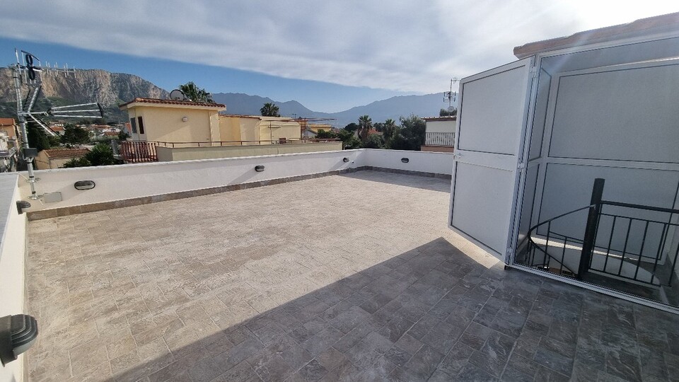 Appartamento in villa in Affitto a Carini Vespucci (Palermo)