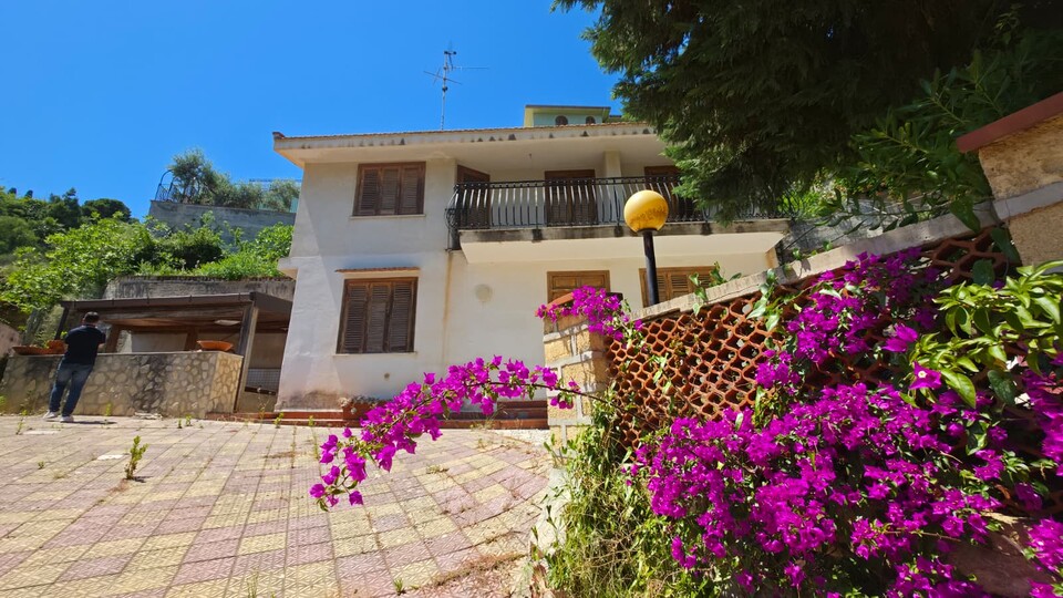 Villa indipendente in Vendita in provincia di Palermo