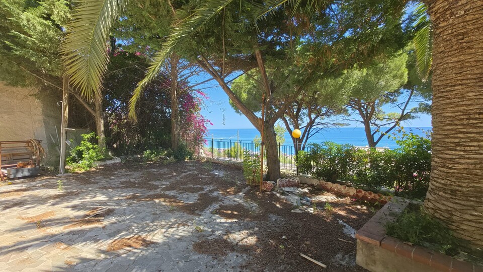 Villa indipendente in Vendita in provincia di Palermo