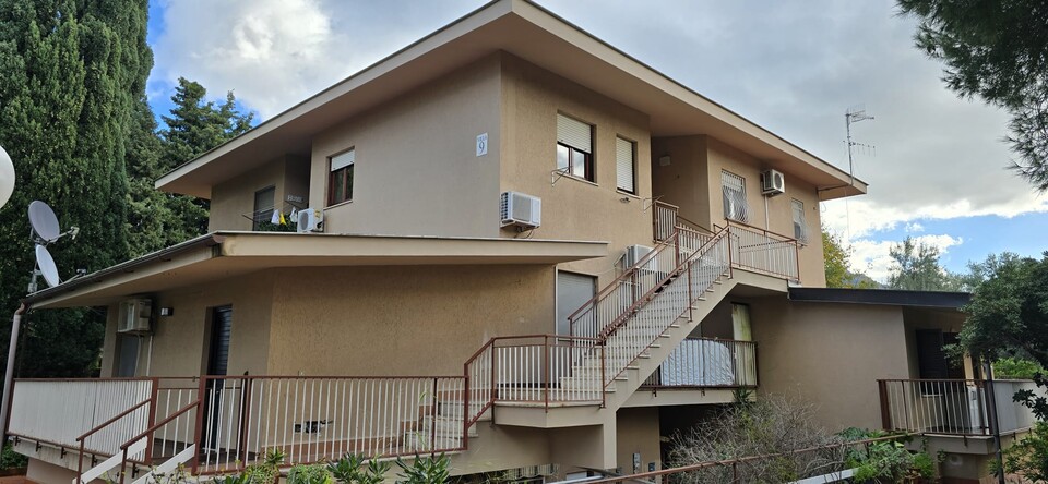 Appartamento in Affitto a Palermo mondello