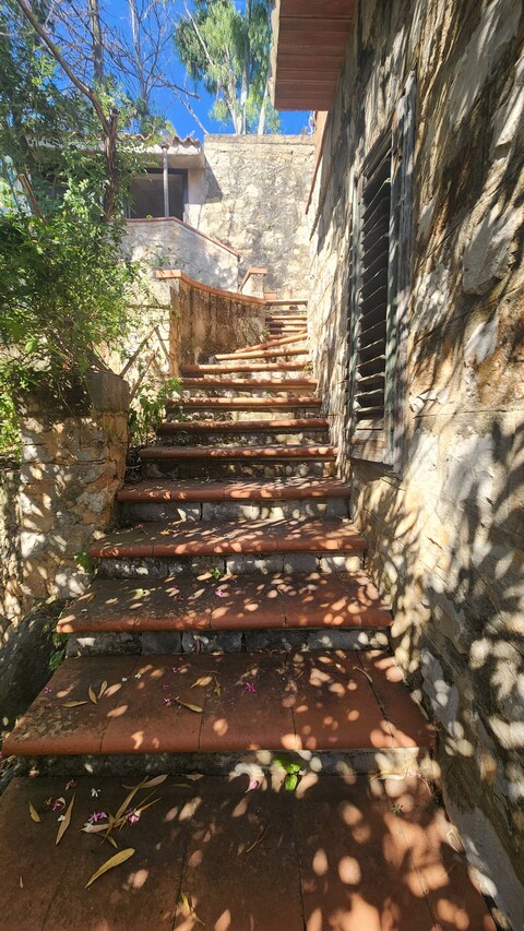 Casale in Vendita a Belmonte Mezzagno Gibilrossa (Palermo)