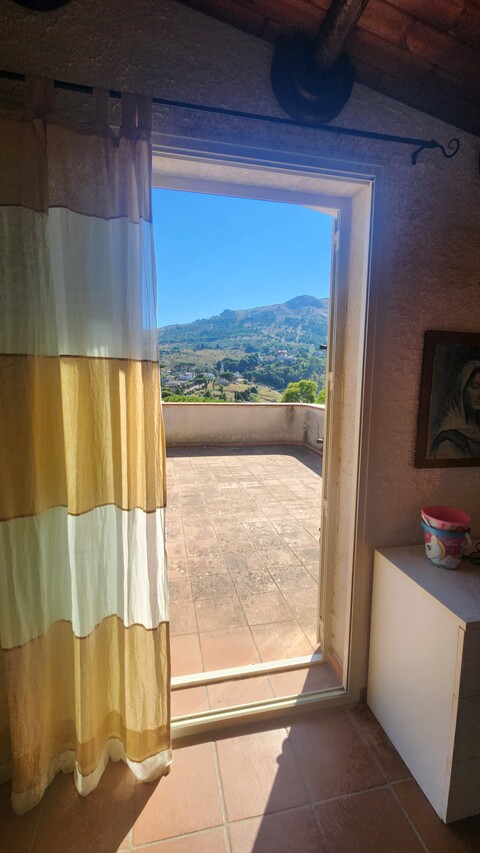 Casale in Vendita a Belmonte Mezzagno Gibilrossa (Palermo)