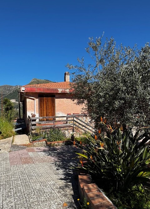 Villa bifamiliare in Vendita in provincia di Palermo