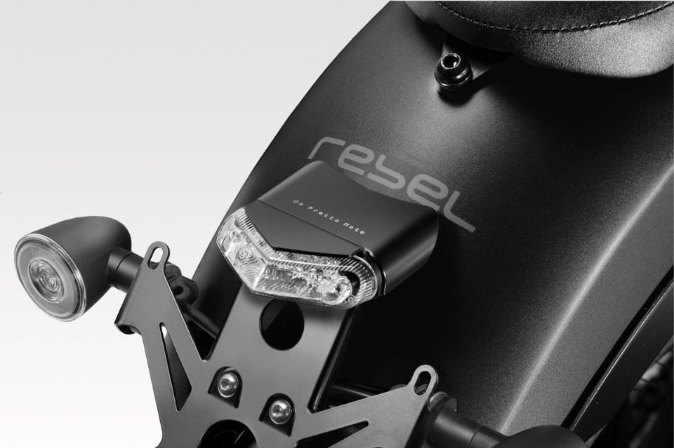 Portatarga  HONDA CMX 500 2017/2020 De Pretto Moto Prodotto specifico con faro a led omologato E11 a tre luci: posizione, stop e luce targa.