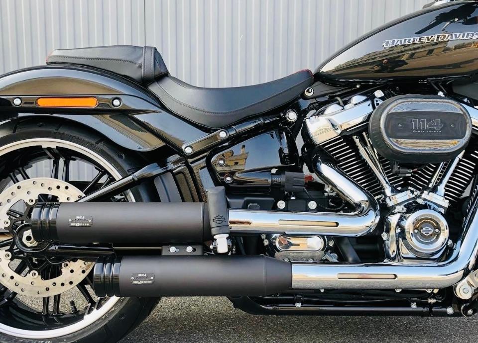 Scarico modello racer per softail 2021 up euro 5 a sonorita variabile MCJ SOFTAIL 2021 UP EURO5 (HERITAGE, FAT BOY, DELUXE, SLIM, STANDARD, BREAKOUT, STREET BOB, FAT BOB, LOW RIDER, LOW RIDER S, LOW RIDER ST)