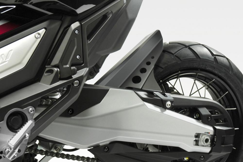 COPRIRUOTA IN ALLUMINIO  HONDA XADV DE PRETTO MOTO PARAFANGO  POSTERIORE  HONDA XADV  MODELLO RACE