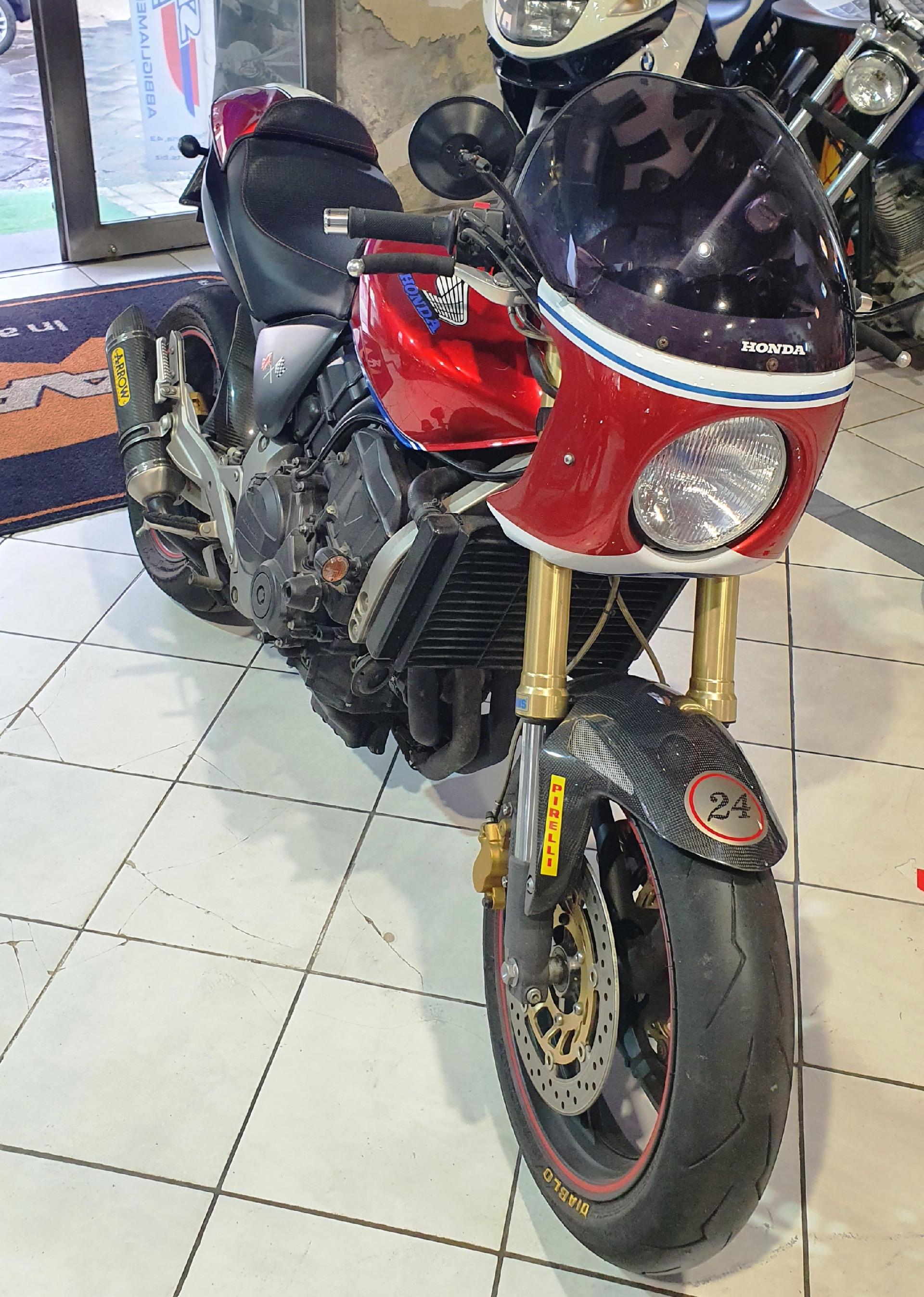 Street Naked Honda  CB 600 Hornet