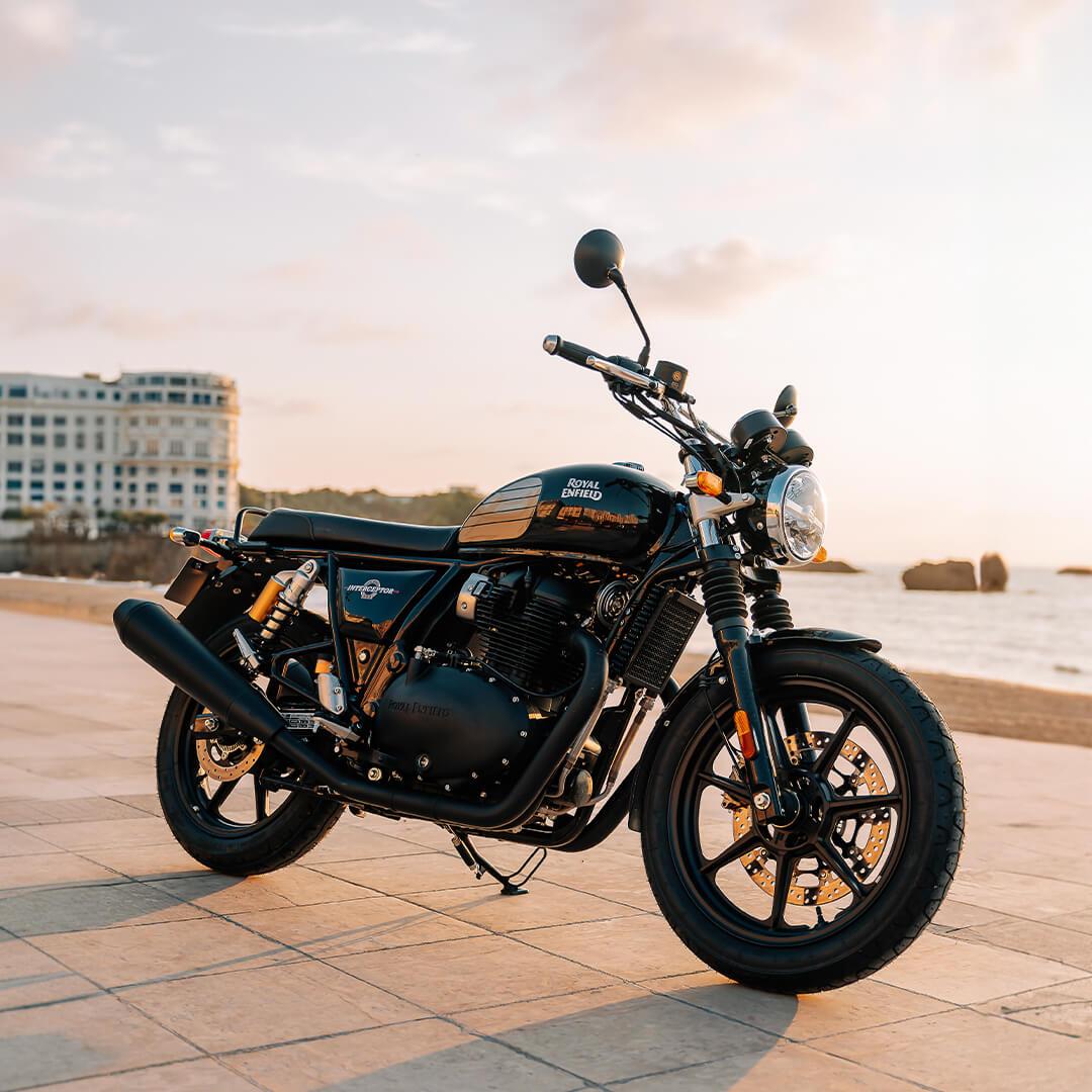Royal Enfield Interceptor 650 Royal Enfield Barcelona Blue