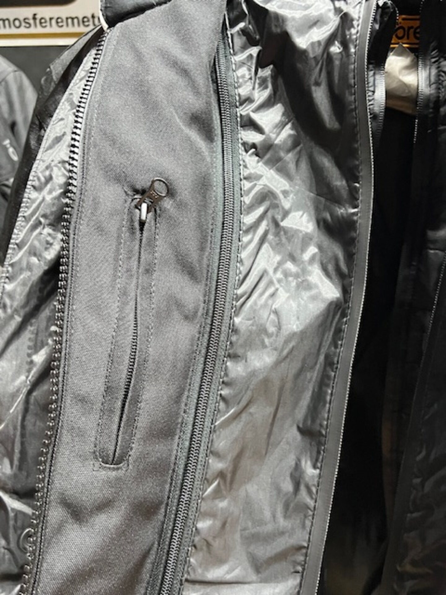 Giubbotto moto con protezioni MOORE Okami Pro grigio e nero