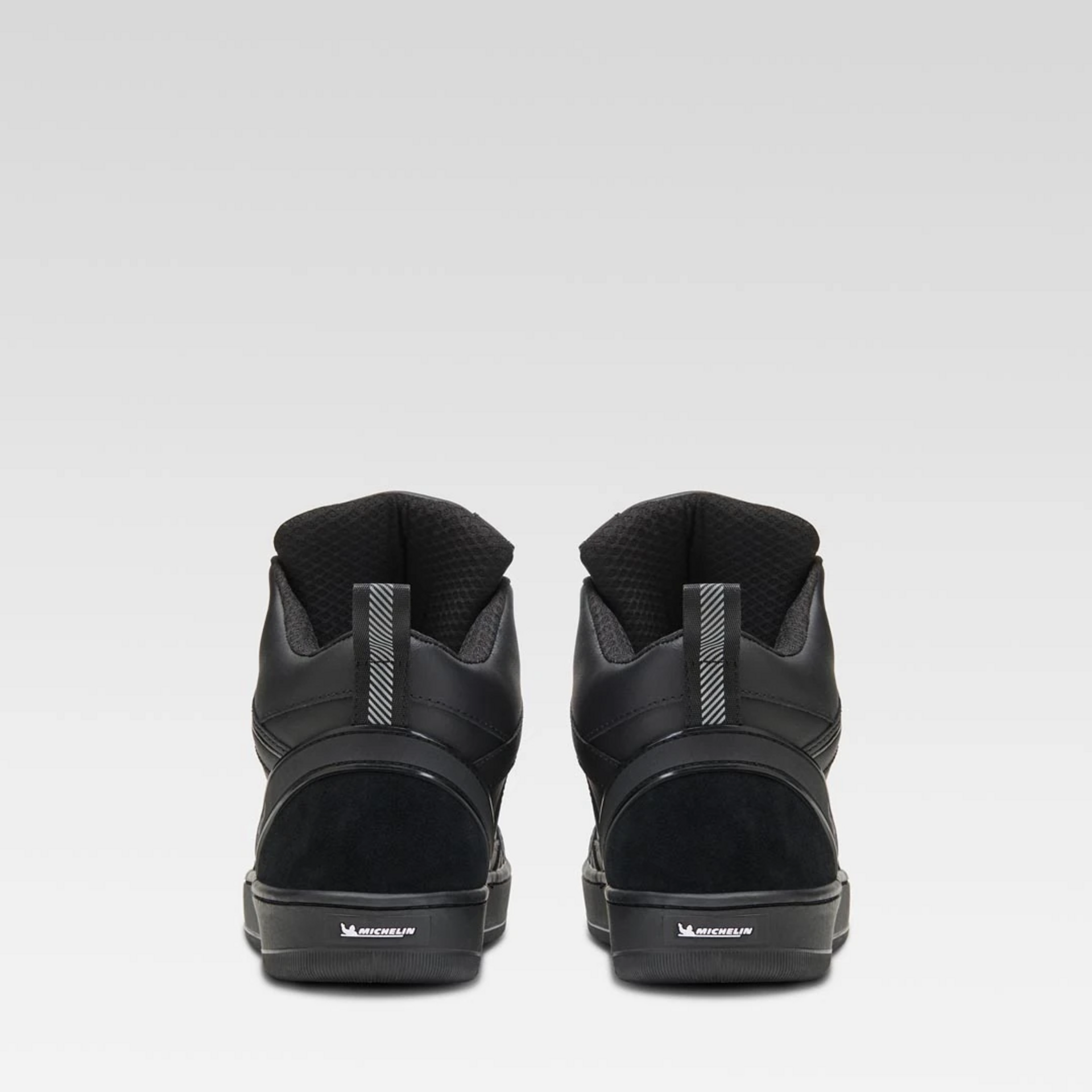 scarpa moto con protezione XDP MOTO-1 H2OUT