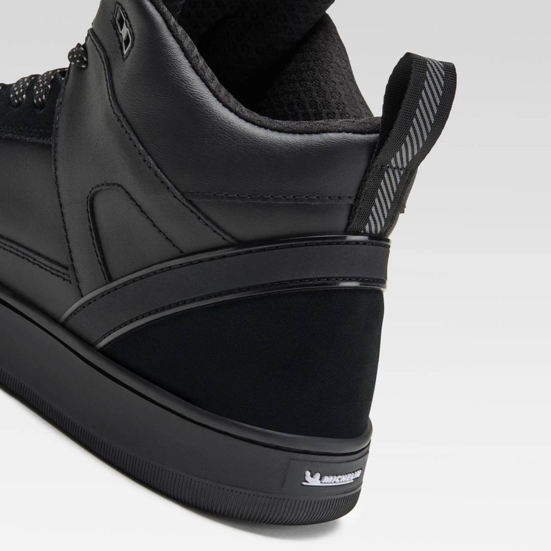 scarpa moto con protezione XDP MOTO-1 H2OUT