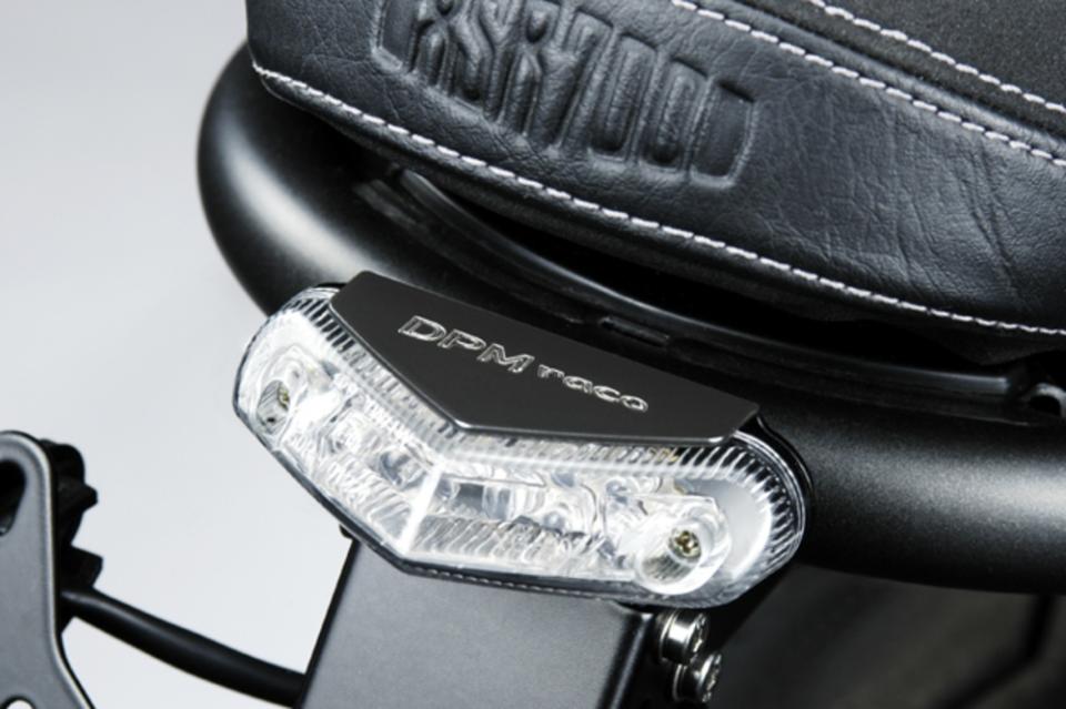 PORTA TARGA Yamaha XSR 700     2015/2020 DE PRETTO MOTO Inclinazione Variabile Alluminio Acciaio Taglio laser verniciato a polvere