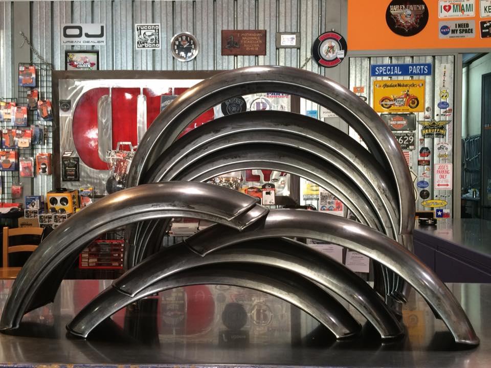 Parafango posteriore in Metallo PER CAFE RACER UNIVERSALE Grezzo con Terminale Tondo