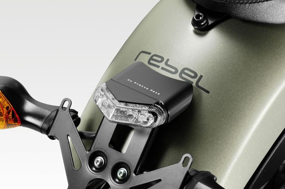 Portatarga  HONDA CMX 500 2017/2020 De Pretto Moto Prodotto specifico con faro a led omologato E11 a tre luci: posizione, stop e luce targa.