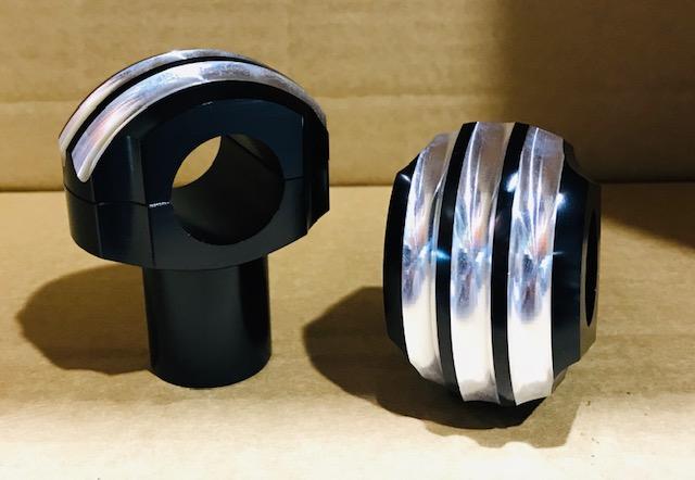 Supporti Manubrio universali in Alluminio  GENERICO  FUNGO FRESATO BASE NERO DIAMETRO 25