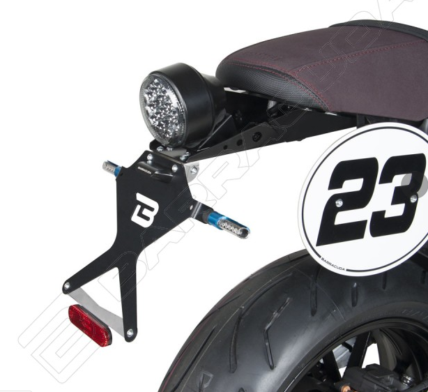 Kit Targa  Portatarga  Regolabile Yamaha XSR 900 Barracuda Reclinabile Alluminio anodizzato nero con snodo in acciaio