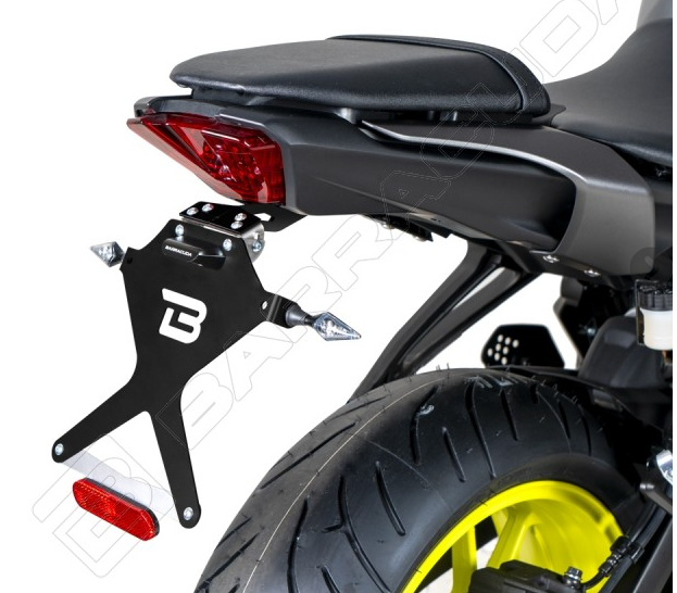 Kit Targa  Portatarga  Regolabile  Yamaha MT-07 2018 - 2020 Barracuda Reclinabile Alluminio anodizzato nero con snodo in acciaio