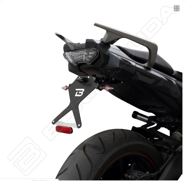 Kit Targa  Portatarga  Regolabile  Yamaha  Tracer 900 / GT Barracuda Reclinabile Alluminio anodizzato nero con snodo in acciaio