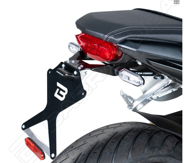 Kit Targa  Portatarga  Regolabile  Honda CB 650R 2017-2019 Barracuda Reclinabile Alluminio anodizzato nero con snodo in acciaio  Specifico Per Frecce Originali