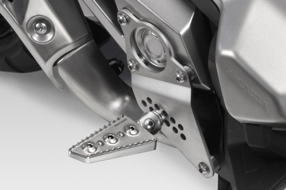 PEDANE POGGIAPIEDI  SUPPLEMENTARI  IN ALLUMINIO PER MOTO HONDA XADV 2018/2020 DPM  MOTO HONDA XADV 2018/2020