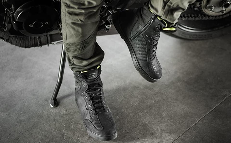Scarpe moto con protezioni  SHIMA  REBEL WP SNEAKERS IMPERMEABILI