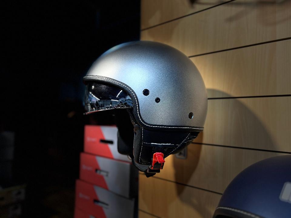 CASCO JET MOTOCUBO BEETLE  CON VISIERINO