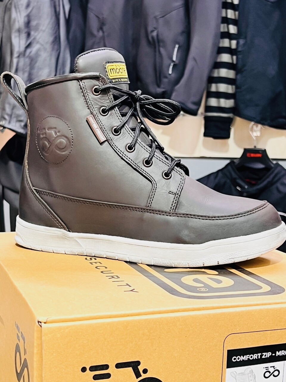 Scarpe moto con protezioni in vera pelle MOORE Comfort