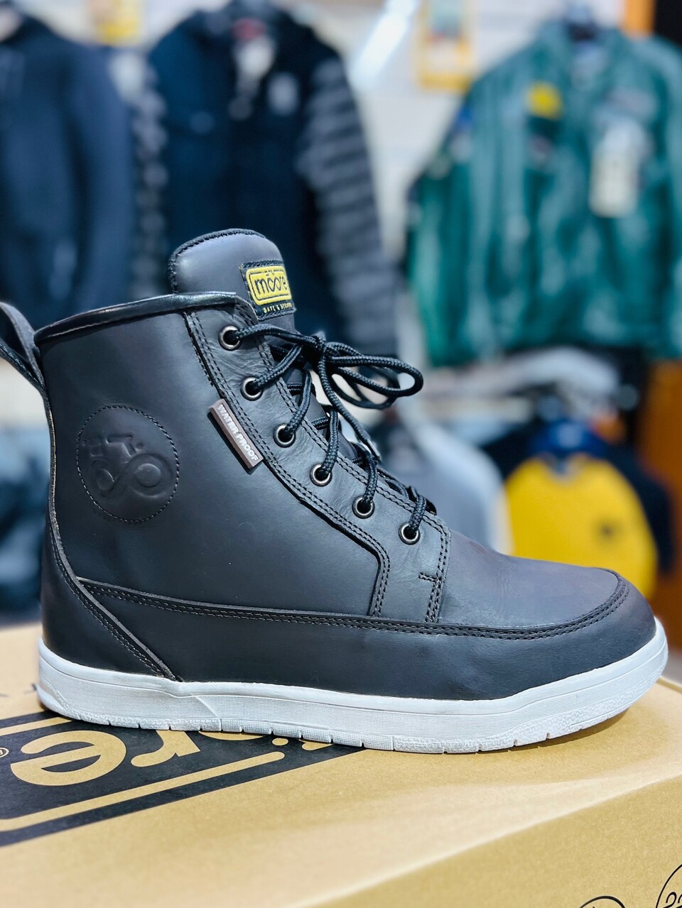 Scarpe moto con protezioni in vera pelle MOORE Comfort