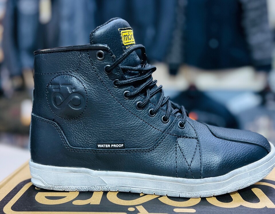 Scarpe moto con protezioni in vera pelle MOORE Traffico