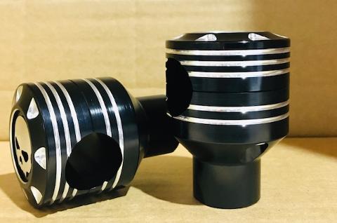 Supporti Manubrio universali in Alluminio  GENERICO  NERO CON TESCHIO DIAMETRO 25