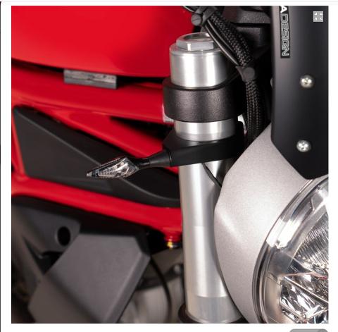 Kit Attacchi Frecce Forcella Honda CB650R 2019 Barracuda  Nylon con finitura satinata  misure 38/43 e 48/54 provvisti di adattatori per renderli compatibili con diversi diametri di forcelle.