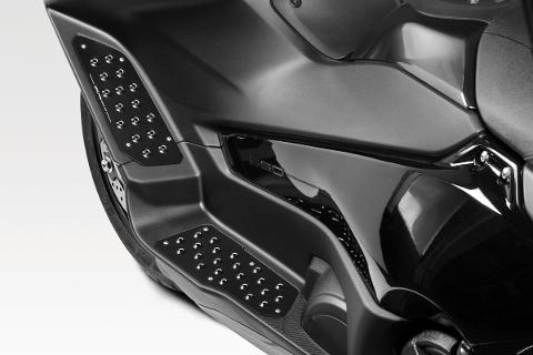 KIT PEDANE POGGIAPIEDI t-max 2022 YAMAHA T-MAX 560 2022 DE PRETTO DE PRETTO YAMAHA