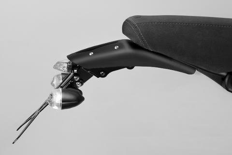 Portatarga Kit Targa Regolabile in Alluminio  Yamaha XSR 900 2015-2019 DE PRETTO MOTO FARO LED 3 LUCI