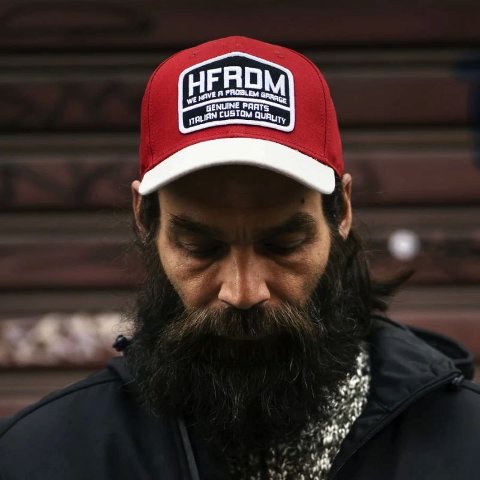 CAPELLINO CON VISIERA HOLYFREEDOM