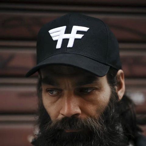 CAPELLINO CON VISIERA HOLYFREEDOM