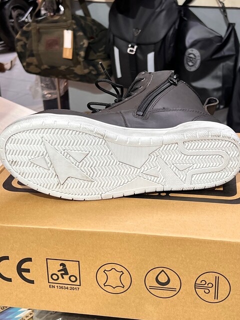 Scarpe moto con protezioni in vera pelle MOORE Comfort