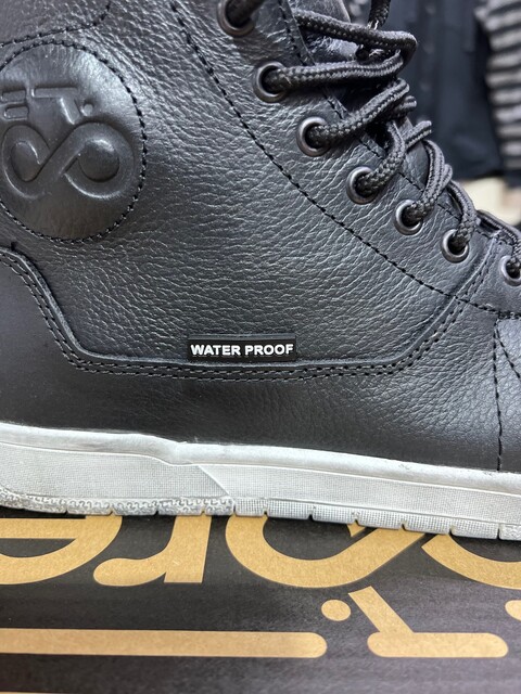 Scarpe moto con protezioni in vera pelle MOORE Traffico