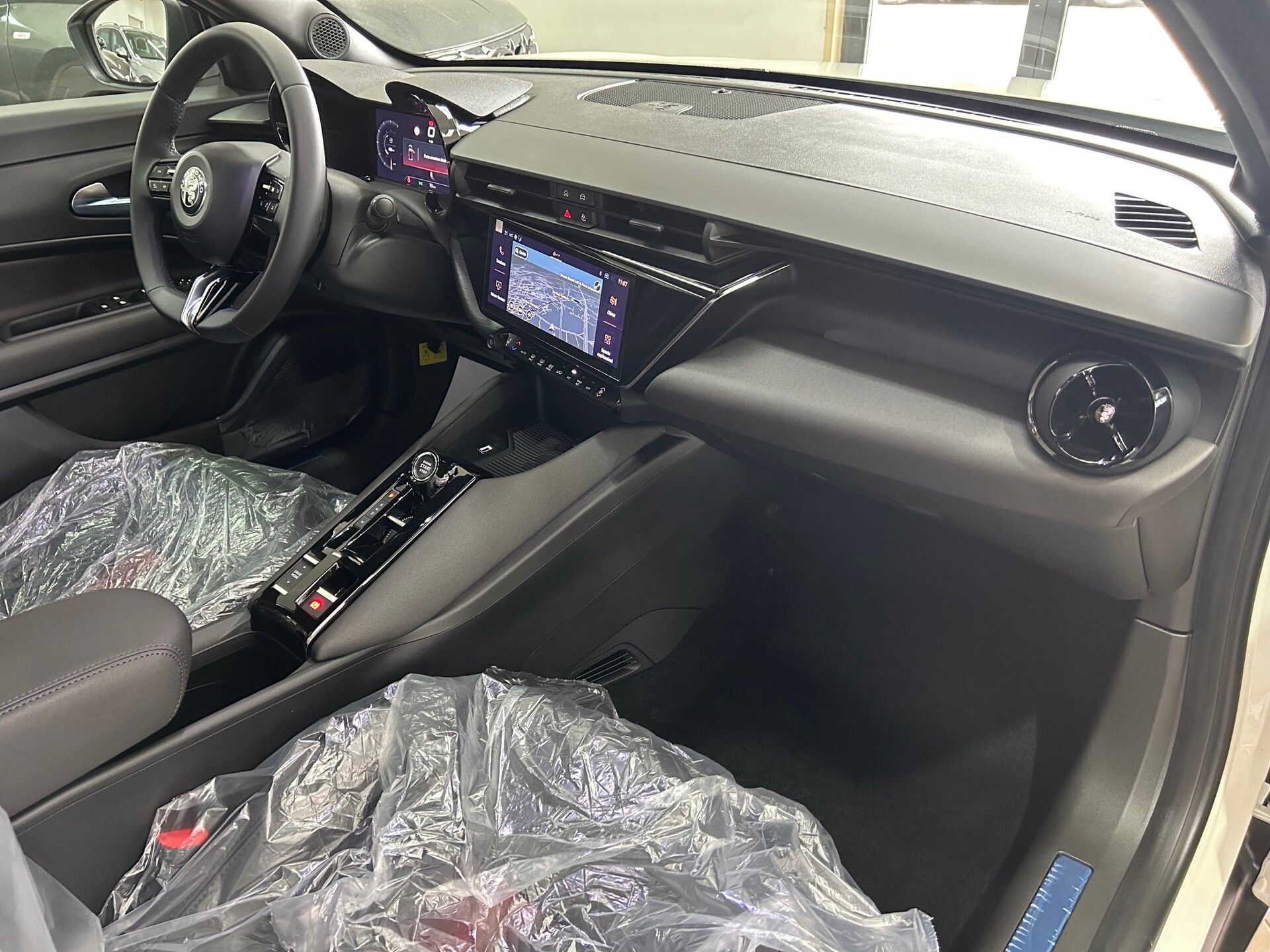 Alfa Romeo Junior SPECIALE Elettrica / Benzina