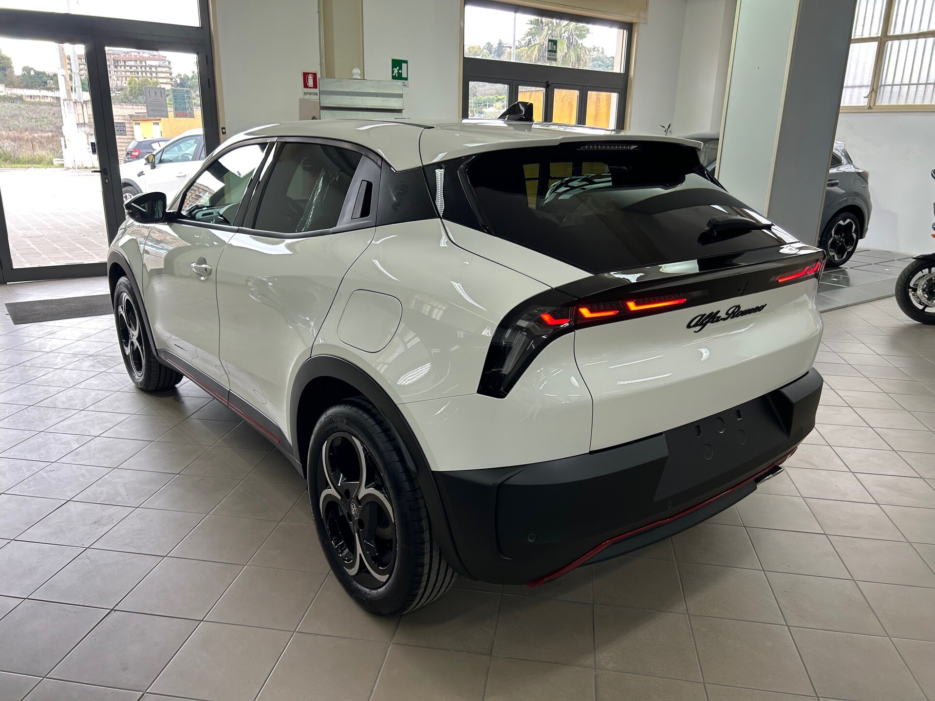 Alfa Romeo Junior SPECIALE Elettrica / Benzina