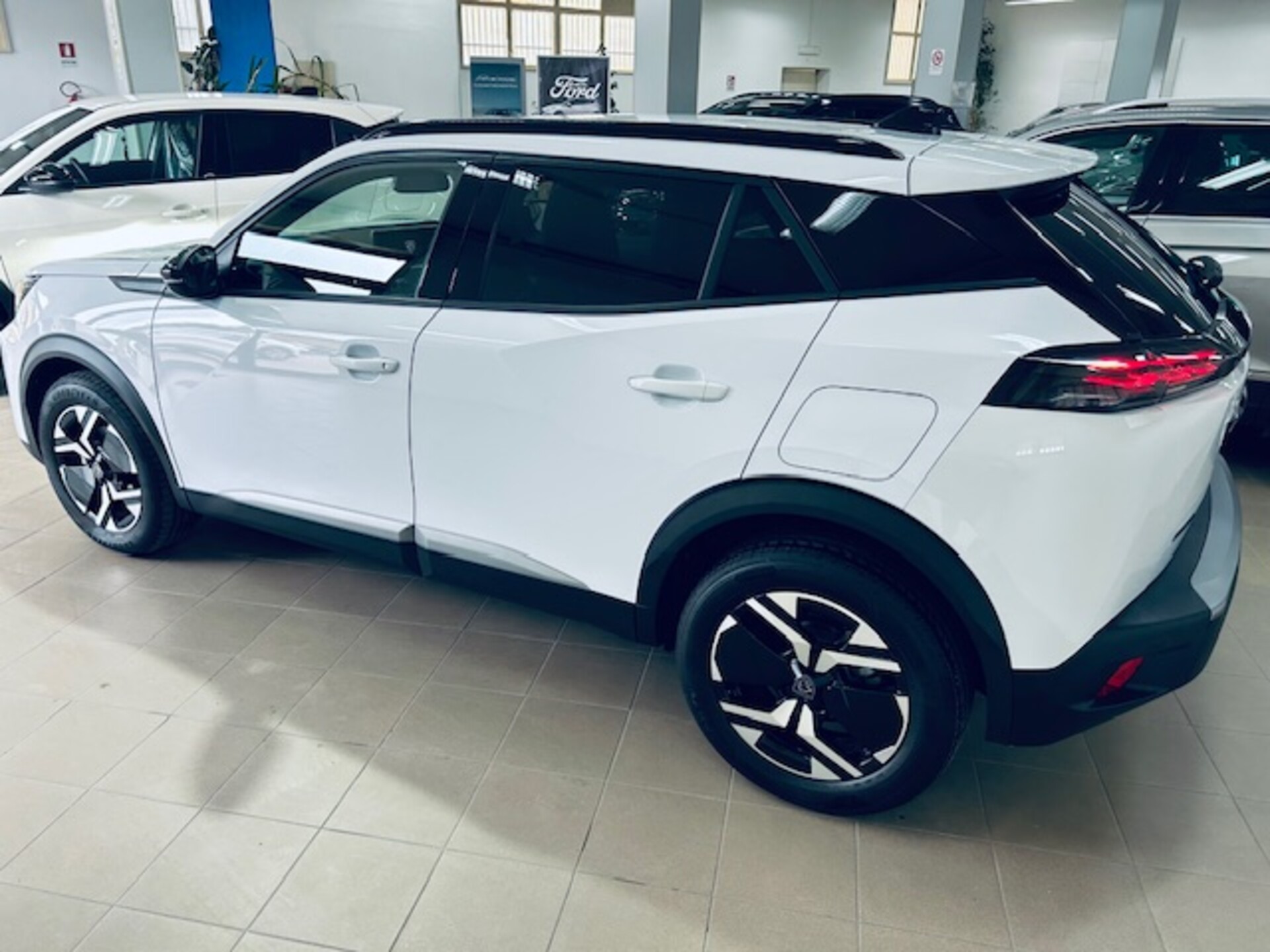 Peugeot 2008 ALLURE Benzina