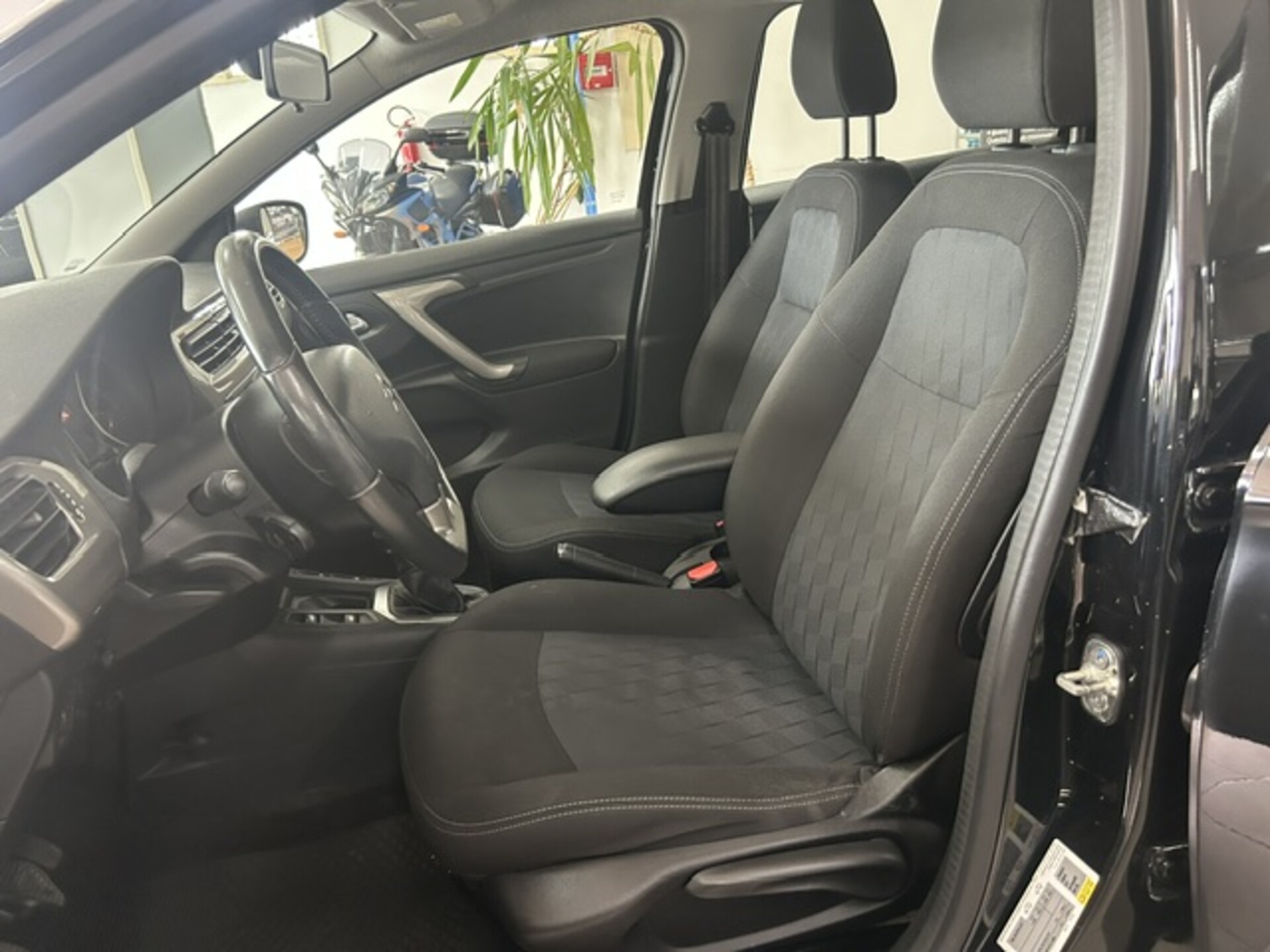 Citroen C4 Berlina C-ELYSEE SHINE Diesel