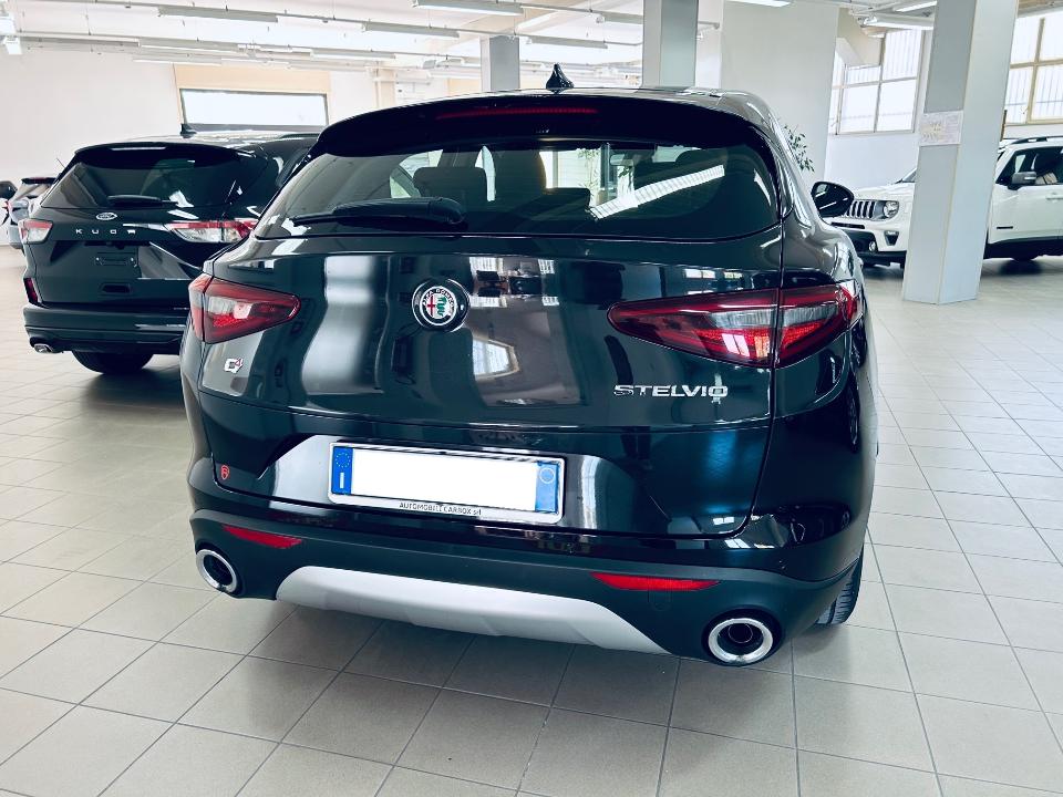 Alfa Romeo Stelvio 2.2Turbo Diesel 190cv Business AT8 Q4 Business Diesel