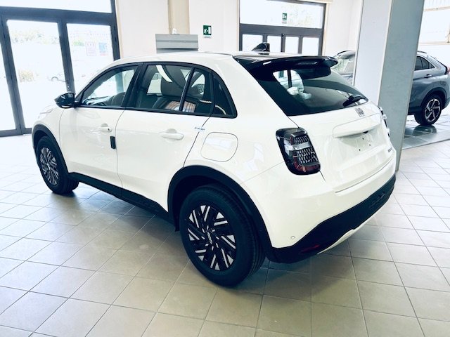 Fiat 600 1.2 Hybrid MHEV 100cv e-DCT Elettrica / Benzina